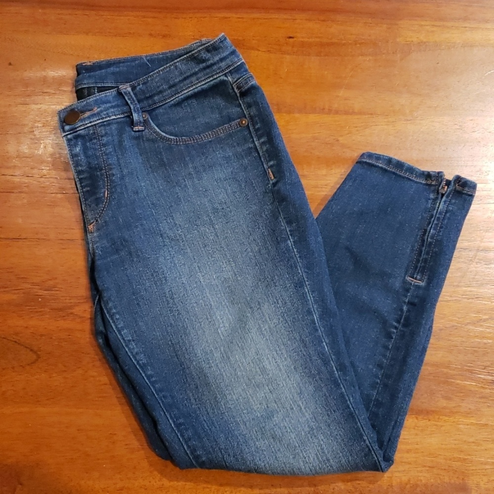 🔥LOFT Crop Jean's Size 2🔥